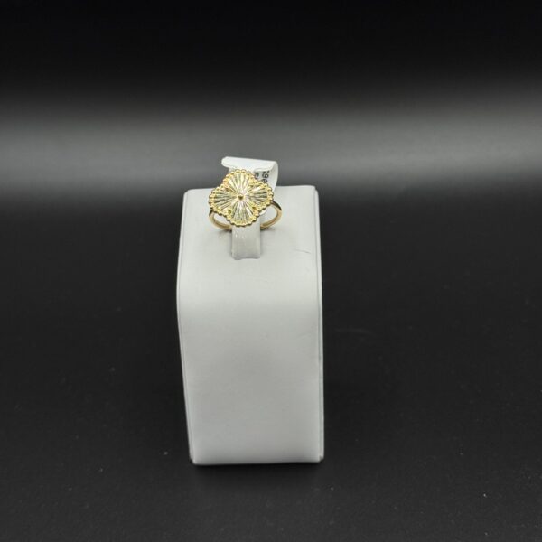 Çiçek Desenli 14 Ayar Altın Yüzük